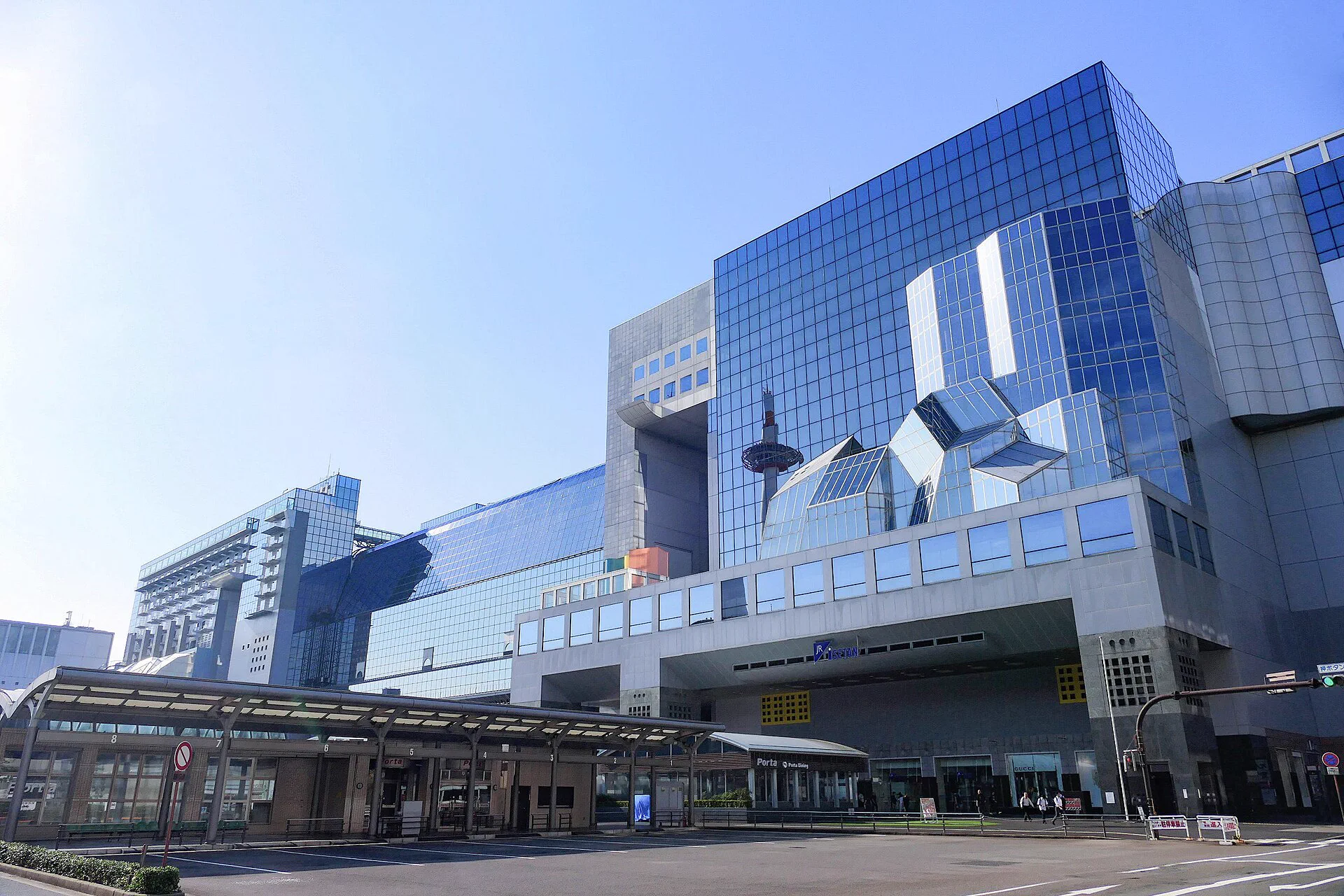 교토역 외관: 신칸센·간사이공항·나라·아라시야마 철도일이 반복될 때 숙박 마찰을 줄이는 거점