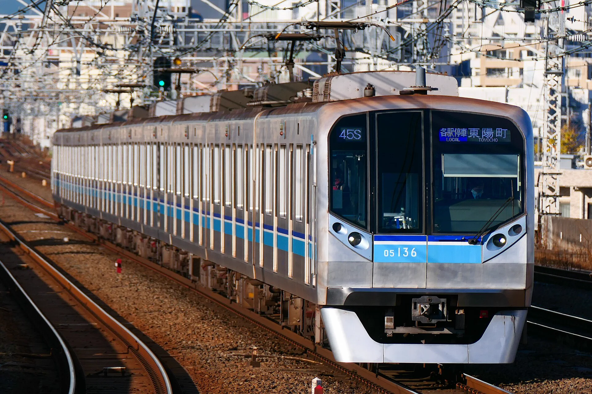 도쿄 메트로. Tokyo Subway Ticket은 JR 도쿄 와이드 패스와 다른 시내 네트워크를 보완한다