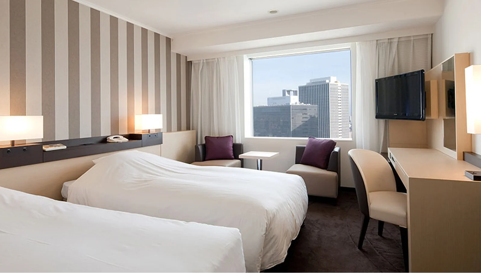 Hotel Granvia Osaka Standard Twin 25㎡ 객실과 도시 전망