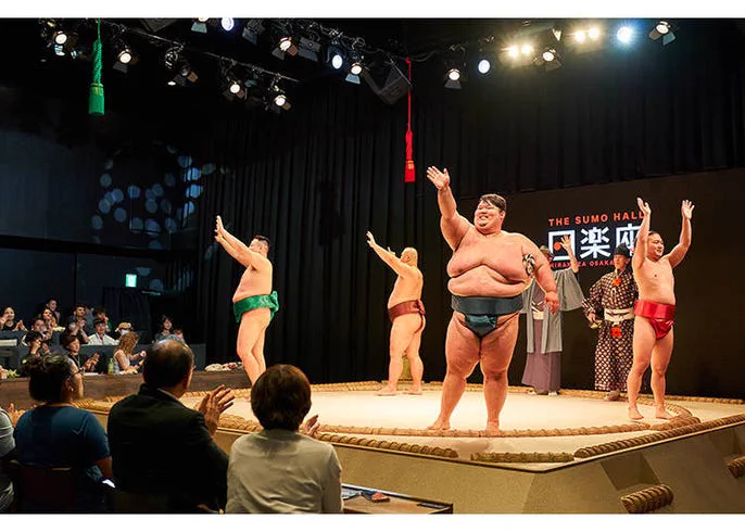 THE SUMO HALL HIRAKUZA OSAKA의 난바 파크스 실내 스모 무대