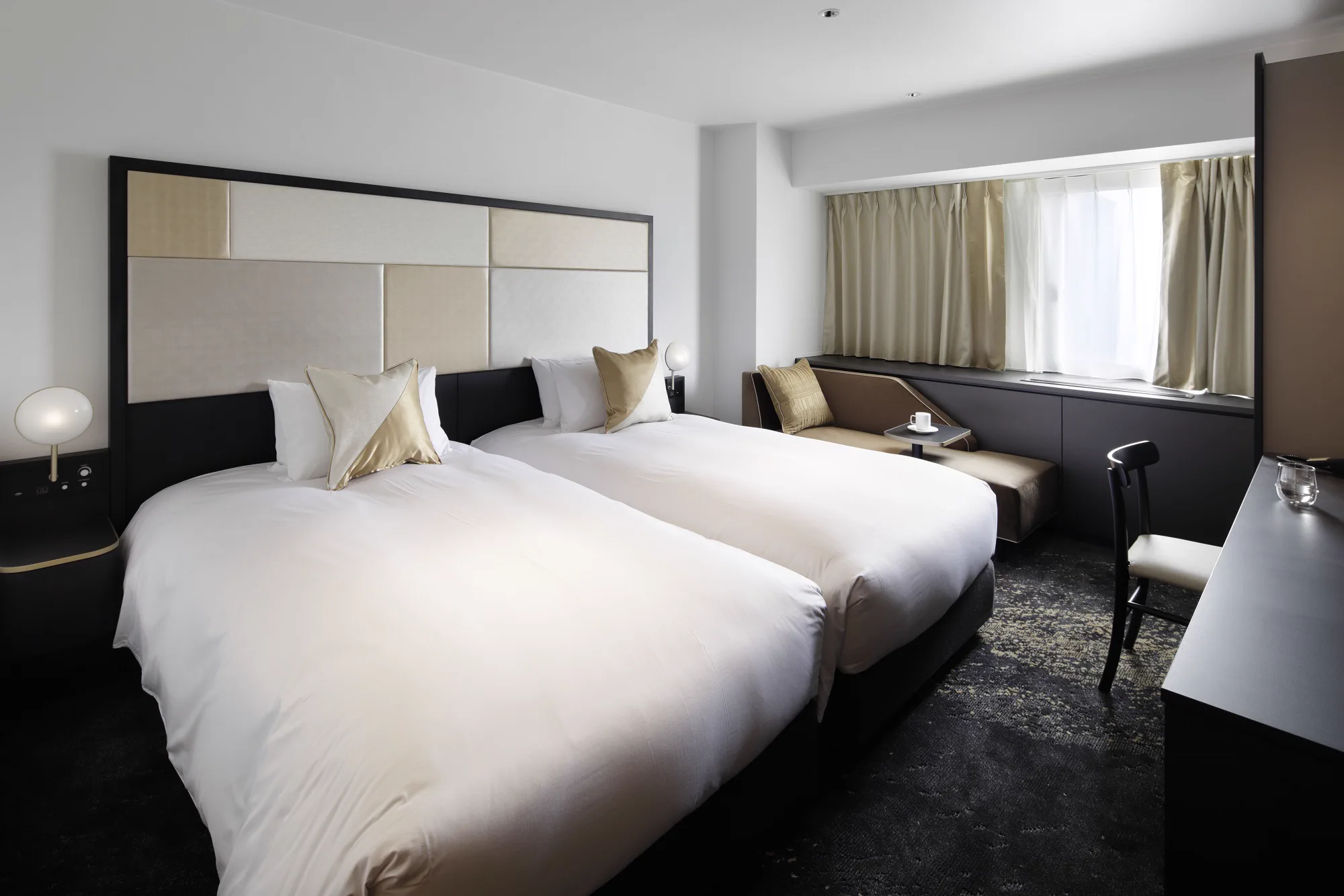 Cross Hotel Osaka 트윈 객실, 부모님과 난바 숙박 비교