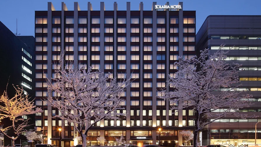 Solaria Nishitetsu Hotel Sapporo 정면 외관과 입구