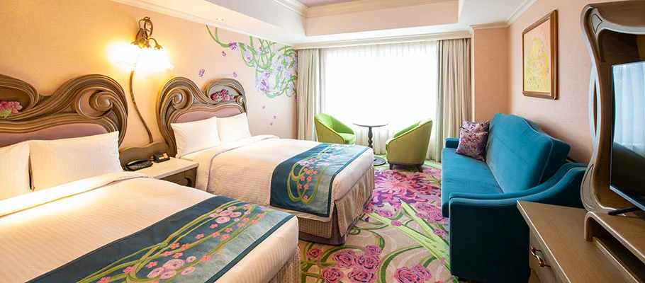 Fantasy Springs Hotel Fantasy Chateau 4인 객실과 테마 디자인