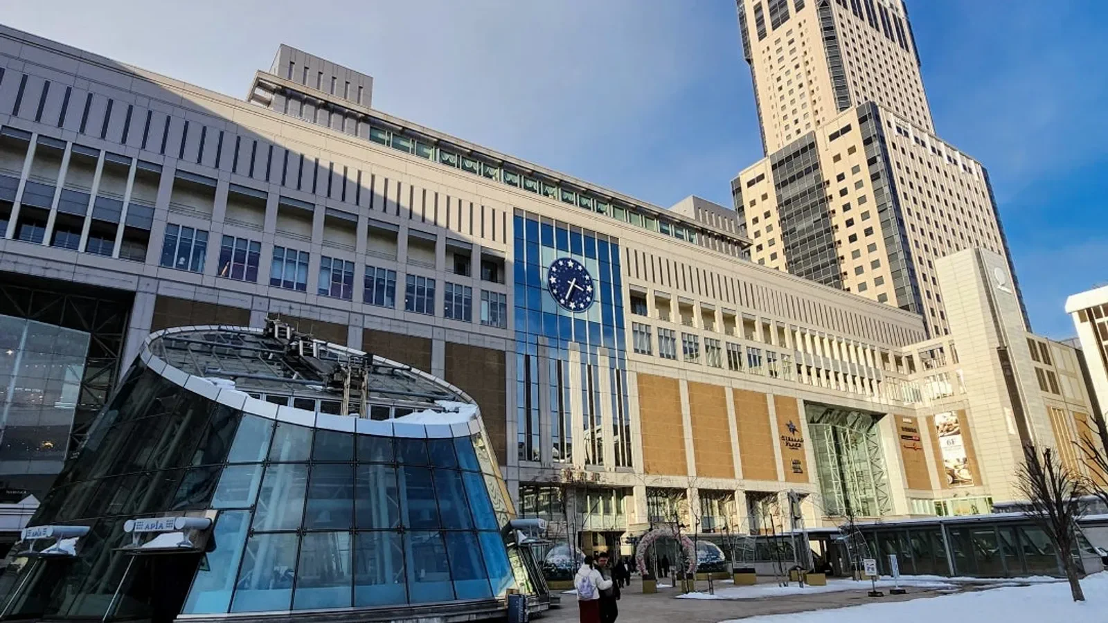 삿포로역은 첫날 숙박 거점으로 쓰고 실제로 도심을 떠날 때 홋카이도 자가운전을 시작하기 좋다