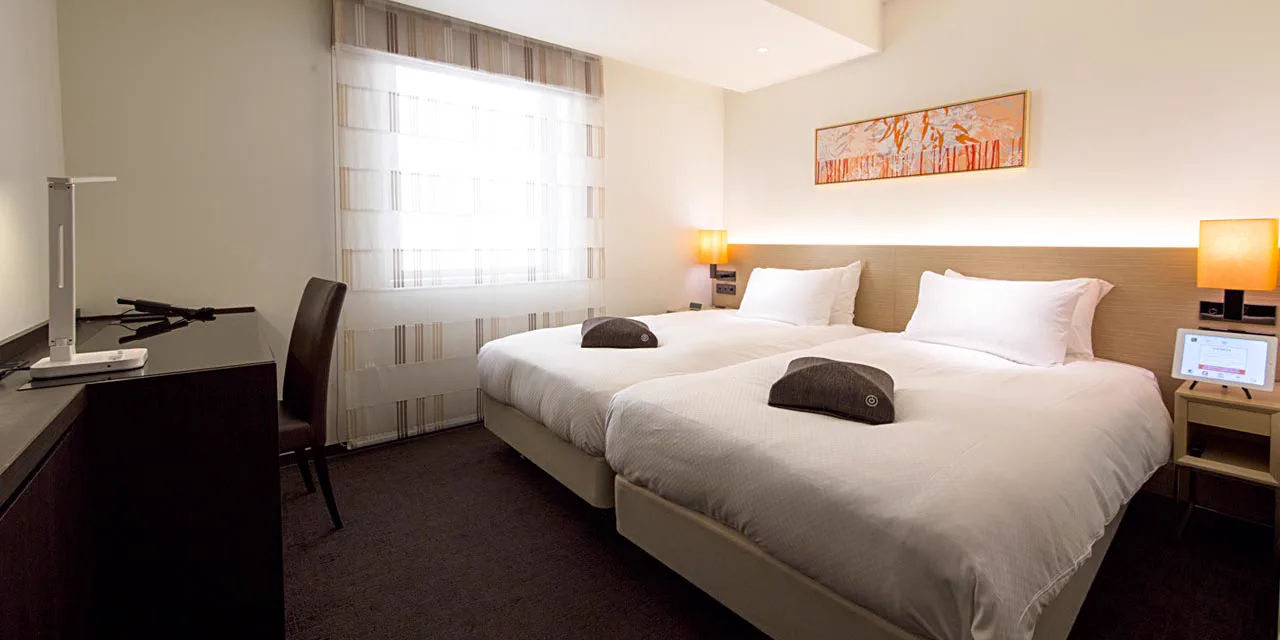 HOTEL FORZA HAKATAEKI CHIKUSHI-GUCHI I, 늦은 도착 첫날 하카타역 1분 접근을 비교