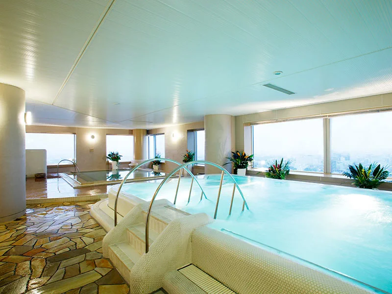 JR 타워 호텔 닛코 삿포로 Sky Resort Spa PULAU BULAN 스파 욕탕과 창가 전망