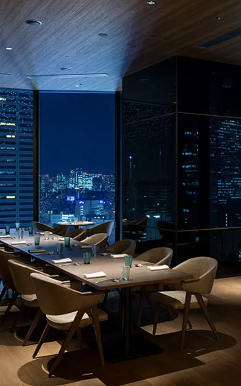 도큐 가부키초 타워 JAM17 DINING 레스토랑 좌석과 실내