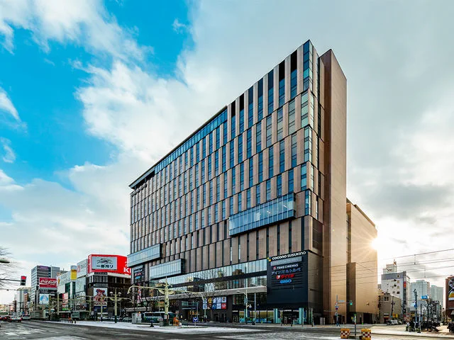 SAPPORO STREAM HOTEL과 COCONO SUSUKINO: 전용주차장 대신 세 곳의 제휴 주차장 규칙을 비교해야 함