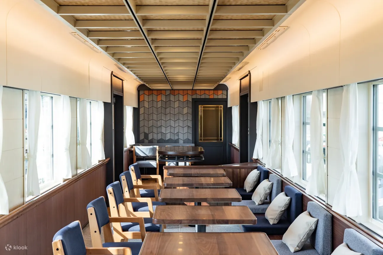 THE RAIL KITCHEN CHIKUGO 식당차 좌석