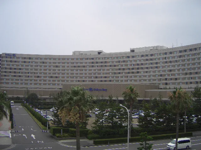 Hilton Tokyo Bay 외관, Tokyo Disney Resort Official Hotel 유형의 대표 사례