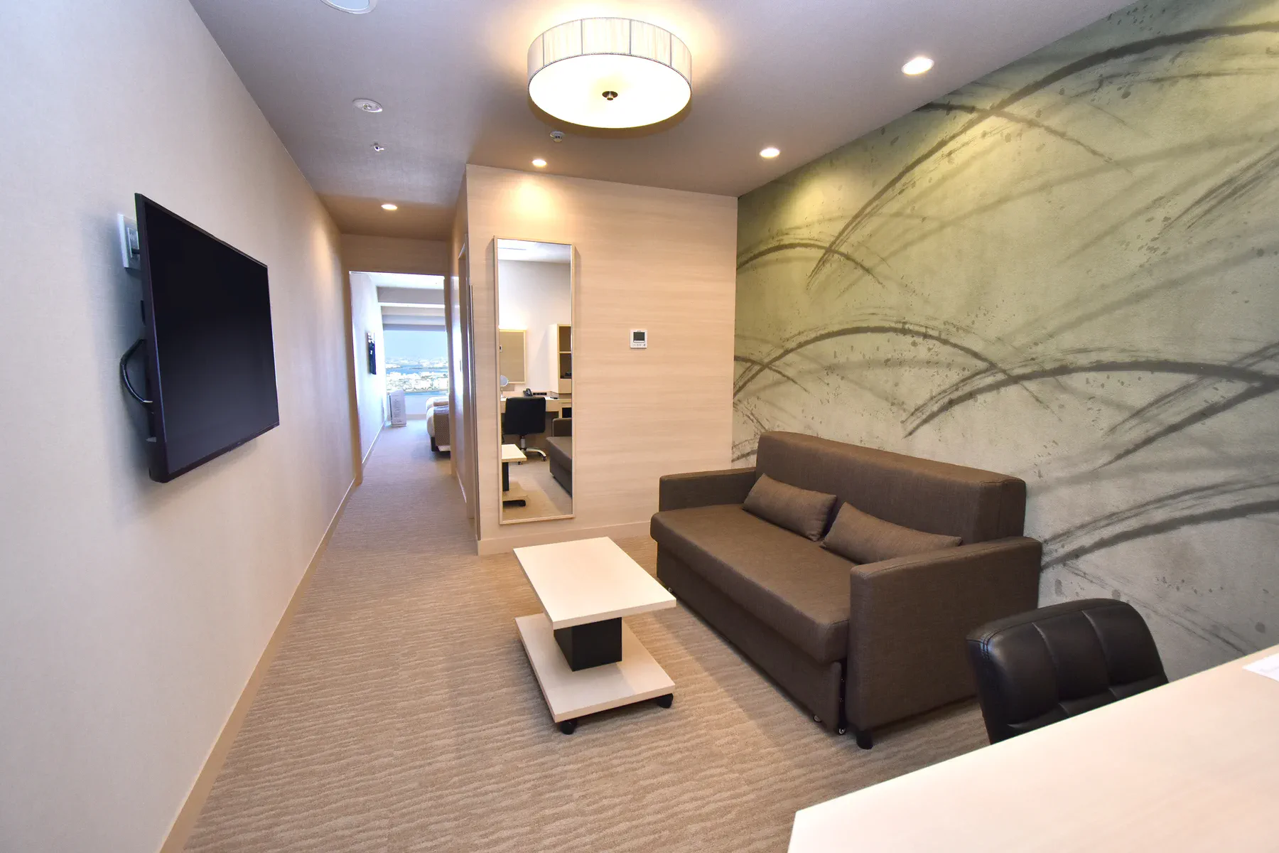 Odysis Suites Osaka Airport Hotel 넓은 객실 거실 공간