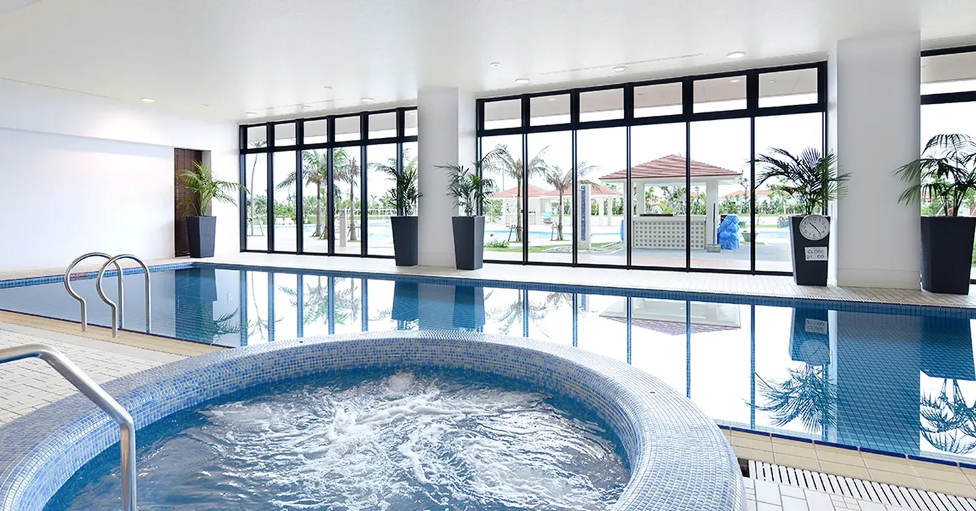 서던 비치 호텔 오키나와 실내 수영장